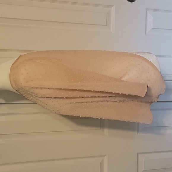 Beautiful light pinkish/cream blouse - Picture 3 of 5